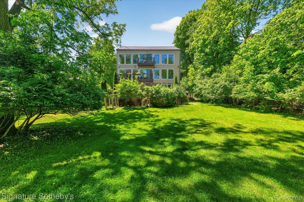 30650 Lahser Road Beverly Hills Village, MI 48025