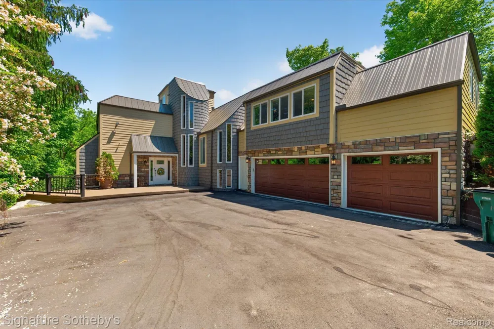 30650 Lahser Road Beverly Hills Village, MI 48025