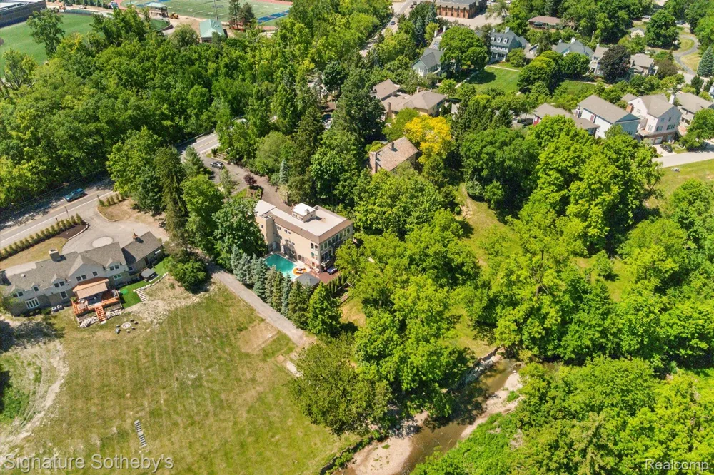 30650 Lahser Road Beverly Hills Village, MI 48025