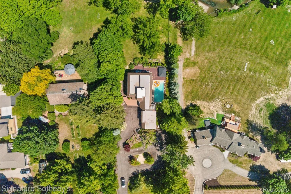 30650 Lahser Road Beverly Hills Village, MI 48025