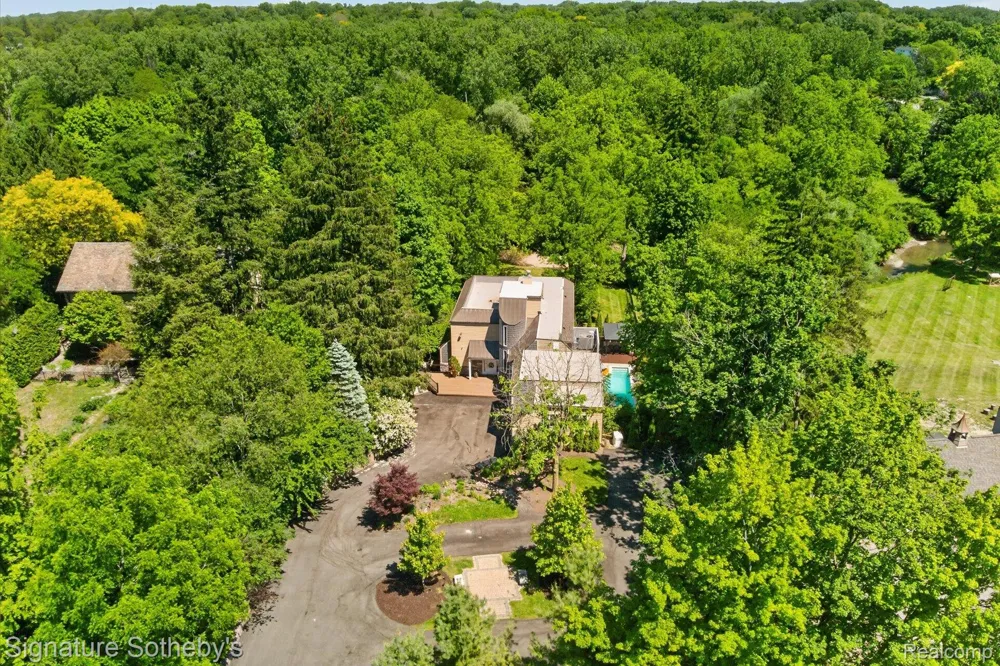 30650 Lahser Road Beverly Hills Village, MI 48025