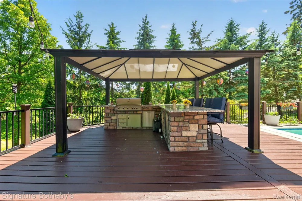 30650 Lahser Road Beverly Hills Village, MI 48025