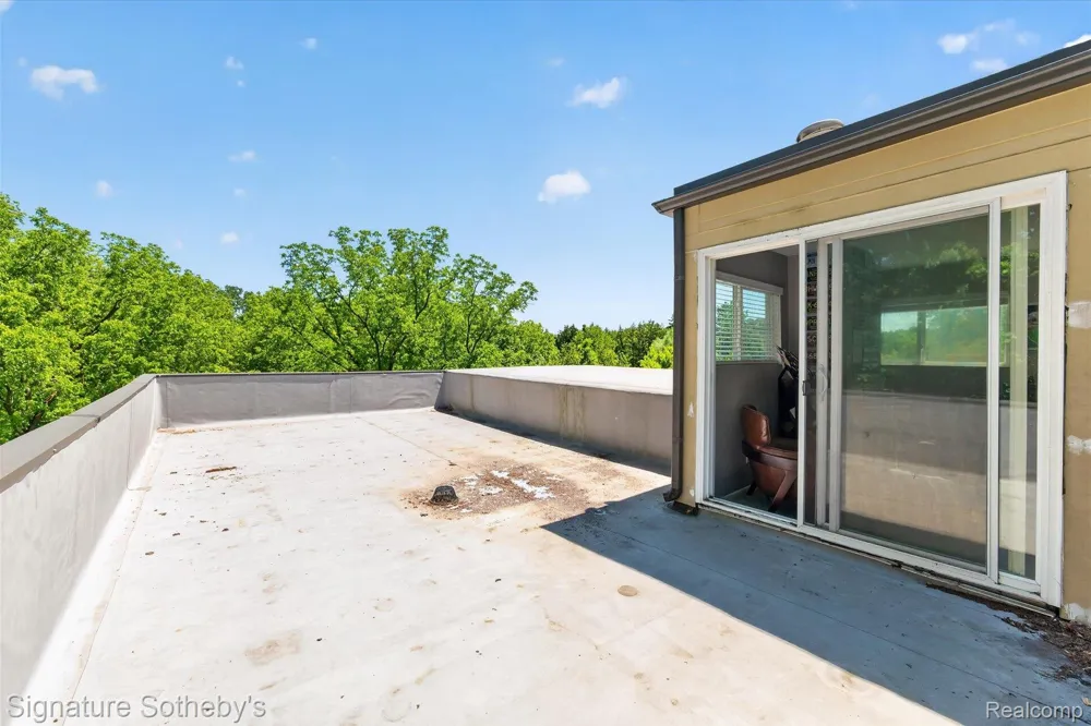 30650 Lahser Road Beverly Hills Village, MI 48025