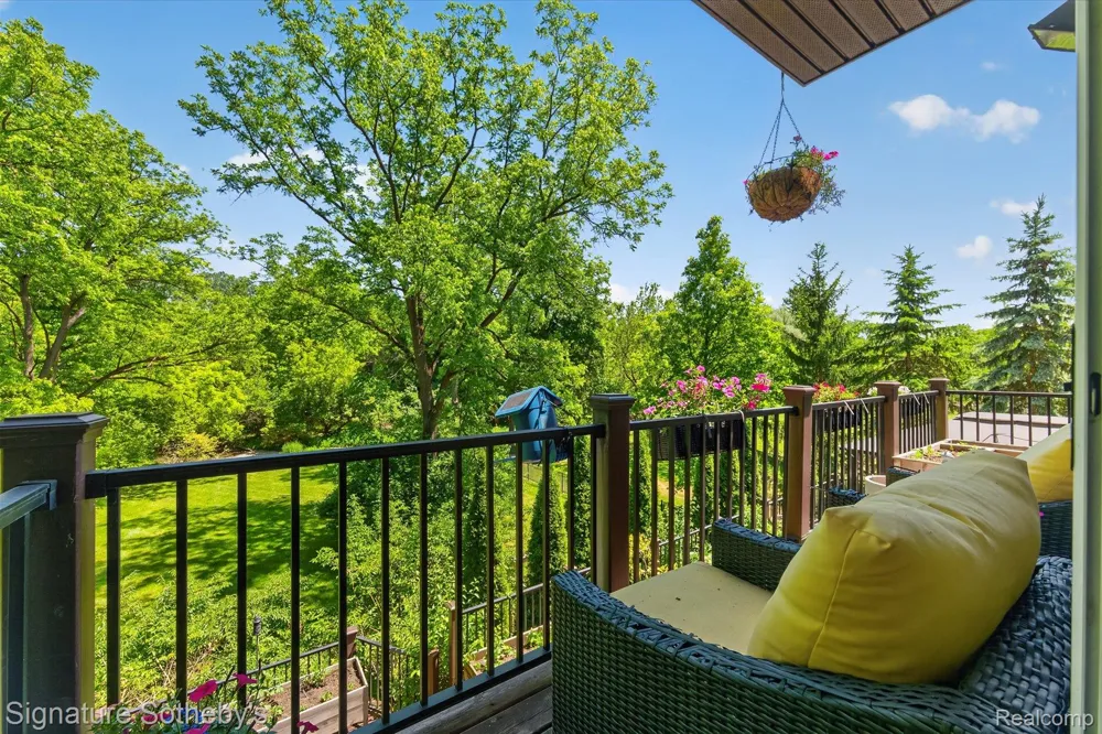 30650 Lahser Road Beverly Hills Village, MI 48025
