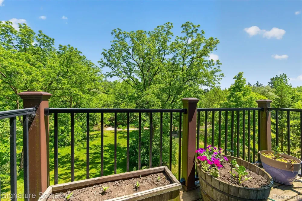 30650 Lahser Road Beverly Hills Village, MI 48025