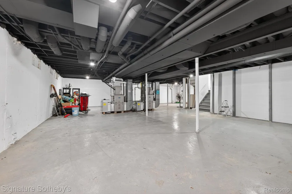 30650 Lahser Road Beverly Hills Village, MI 48025