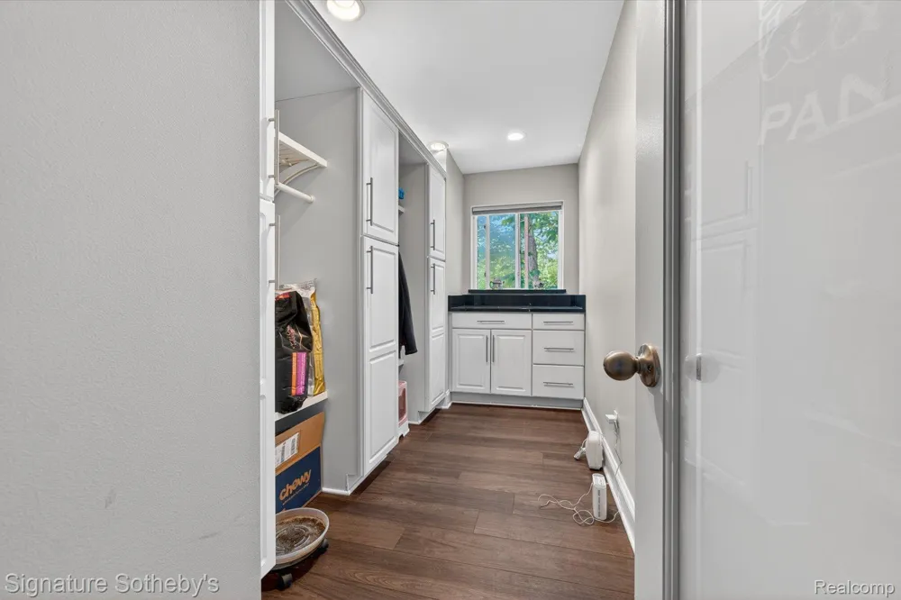 30650 Lahser Road Beverly Hills Village, MI 48025