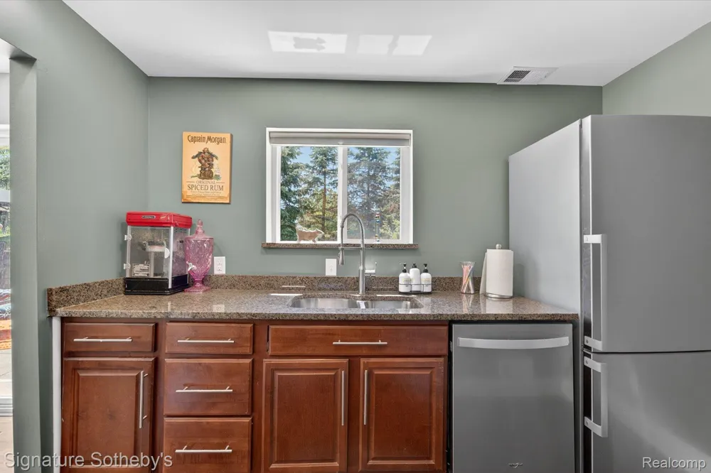 30650 Lahser Road Beverly Hills Village, MI 48025