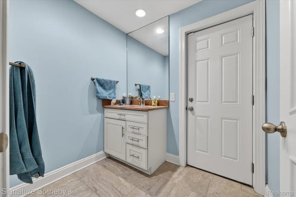 30650 Lahser Road Beverly Hills Village, MI 48025