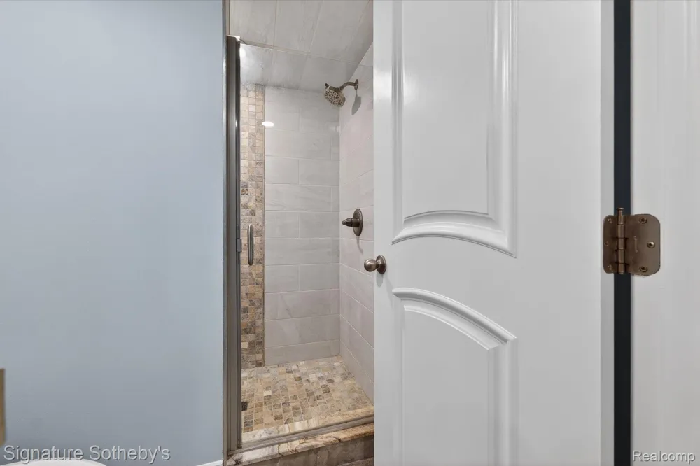 30650 Lahser Road Beverly Hills Village, MI 48025