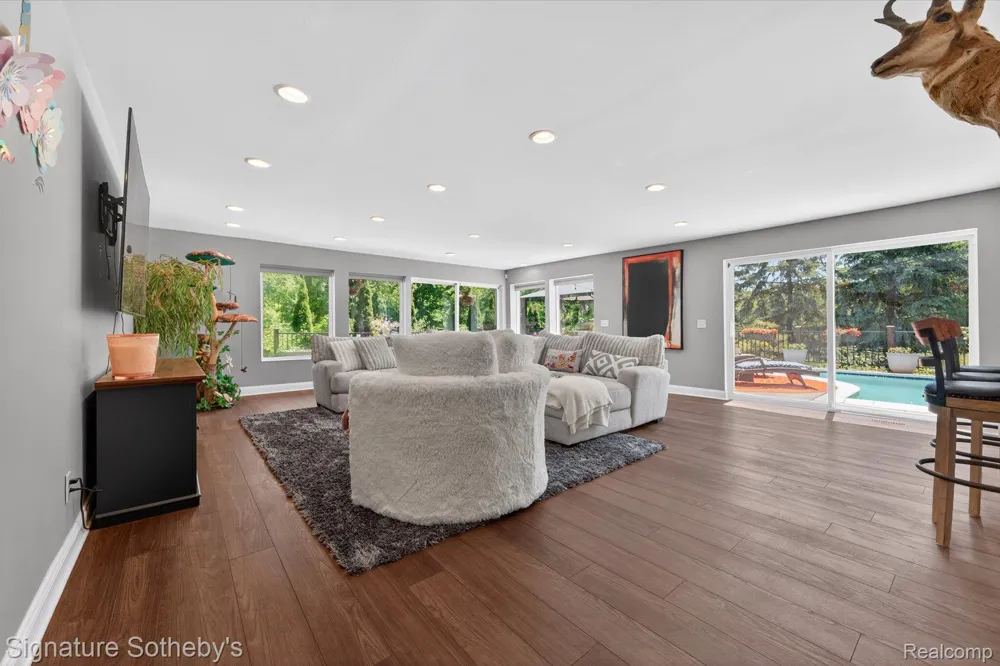 30650 Lahser Road Beverly Hills Village, MI 48025