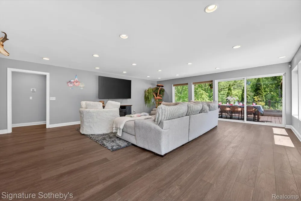 30650 Lahser Road Beverly Hills Village, MI 48025