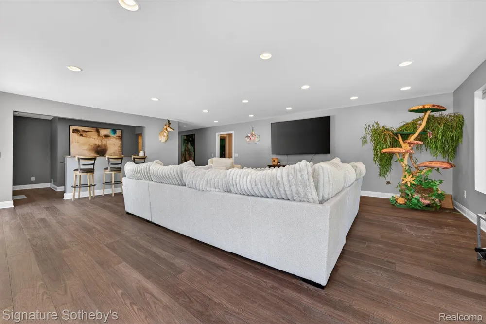 30650 Lahser Road Beverly Hills Village, MI 48025