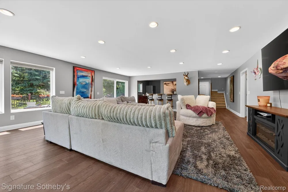 30650 Lahser Road Beverly Hills Village, MI 48025