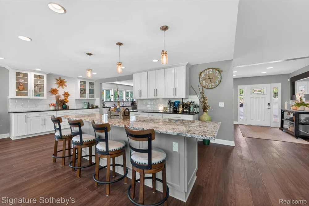 30650 Lahser Road Beverly Hills Village, MI 48025