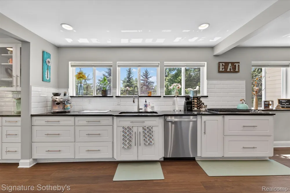 30650 Lahser Road Beverly Hills Village, MI 48025