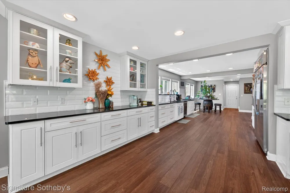 30650 Lahser Road Beverly Hills Village, MI 48025