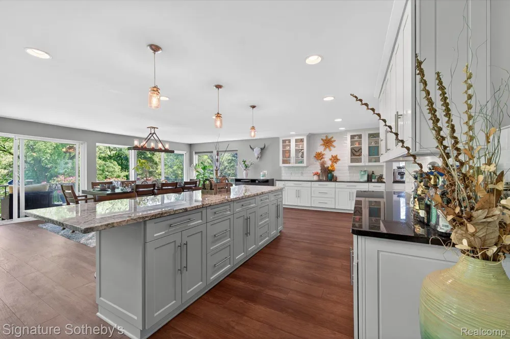 30650 Lahser Road Beverly Hills Village, MI 48025