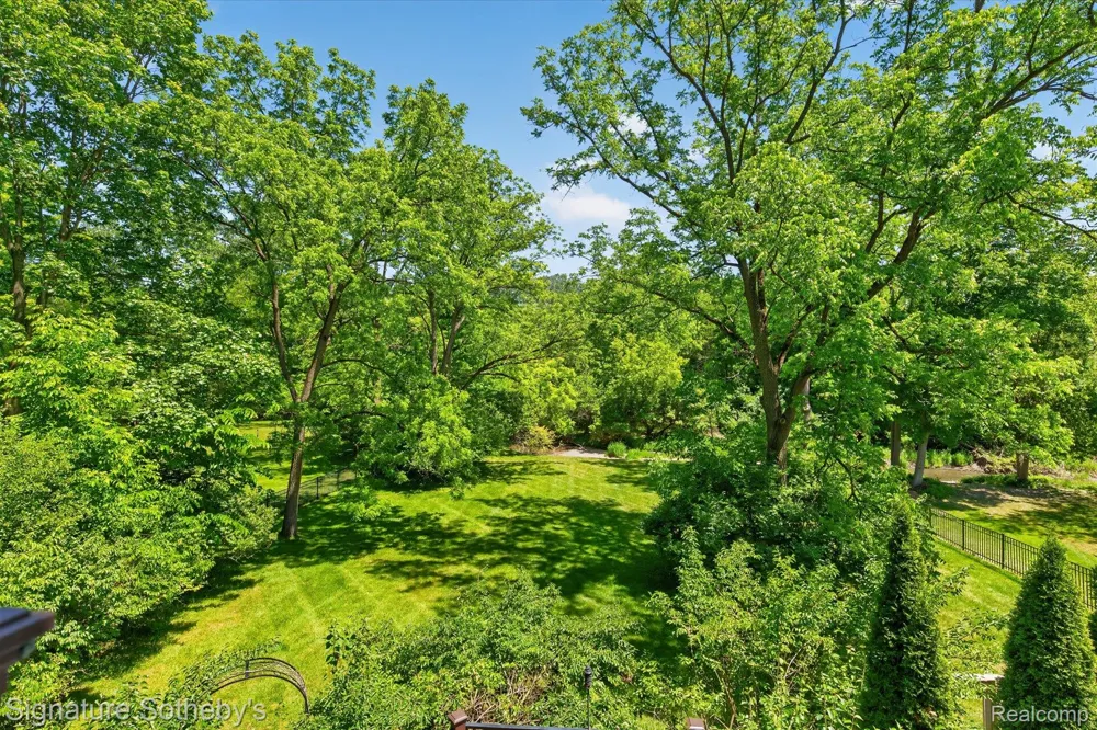 30650 Lahser Road Beverly Hills Village, MI 48025