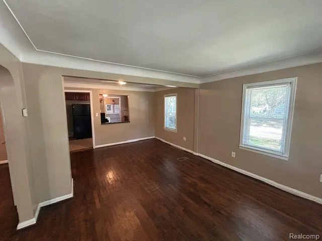21751 ROSLYN ROAD Harper Woods City, MI 48225