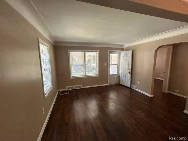 21751 ROSLYN ROAD Harper Woods City, MI 48225