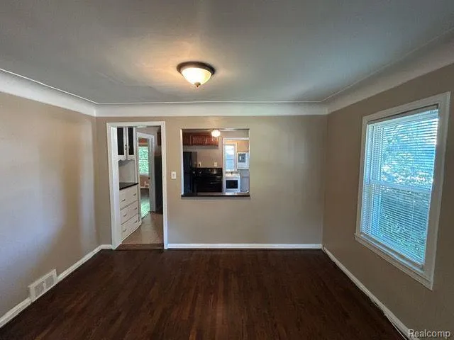 21751 ROSLYN ROAD Harper Woods City, MI 48225