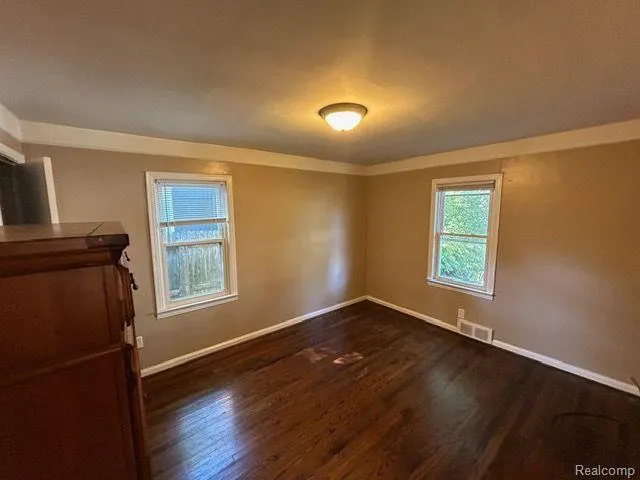 21751 ROSLYN ROAD Harper Woods City, MI 48225