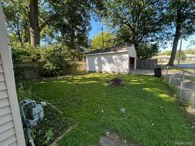 21751 ROSLYN ROAD Harper Woods City, MI 48225