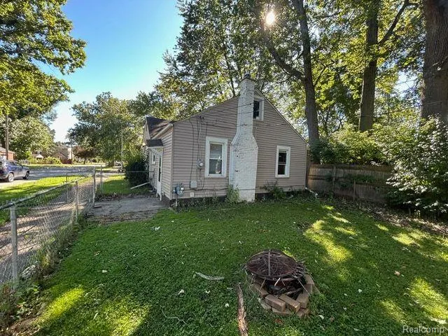 21751 ROSLYN ROAD Harper Woods City, MI 48225