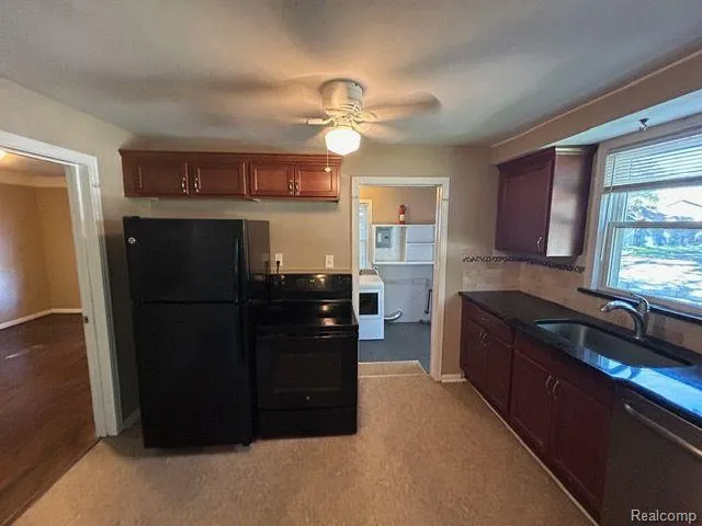 21751 ROSLYN ROAD Harper Woods City, MI 48225