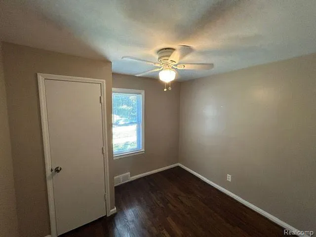 21751 ROSLYN ROAD Harper Woods City, MI 48225