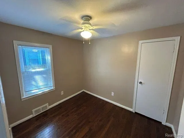 21751 ROSLYN ROAD Harper Woods City, MI 48225