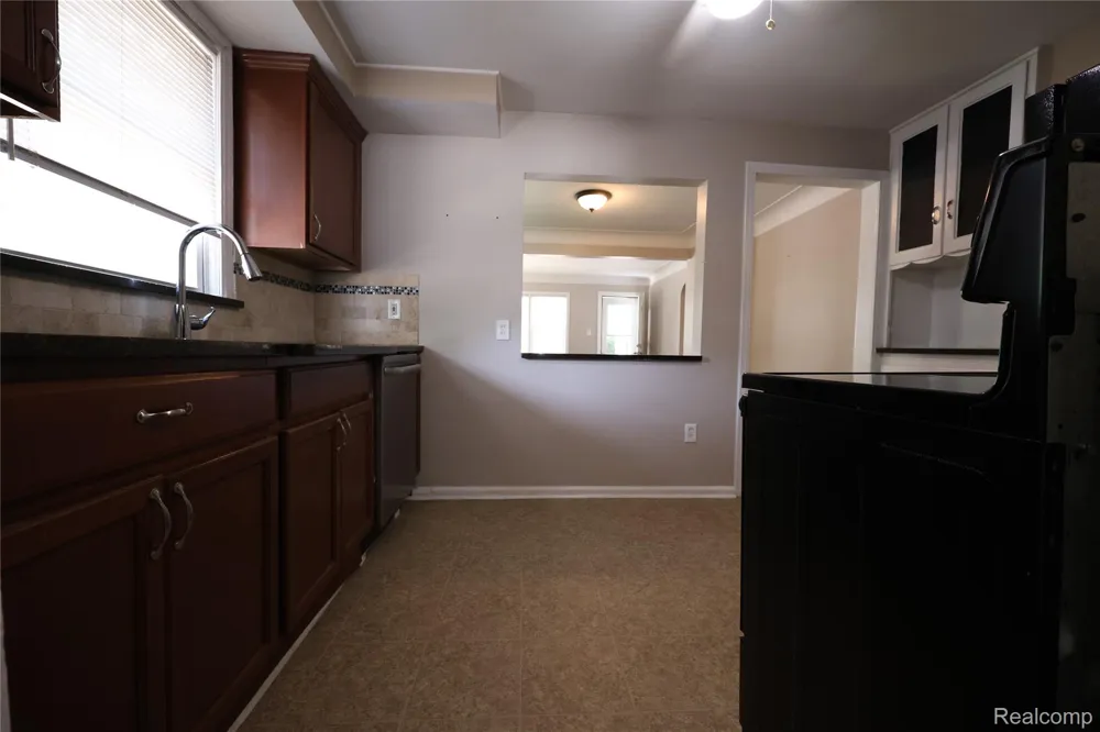 21751 ROSLYN ROAD Harper Woods City, MI 48225