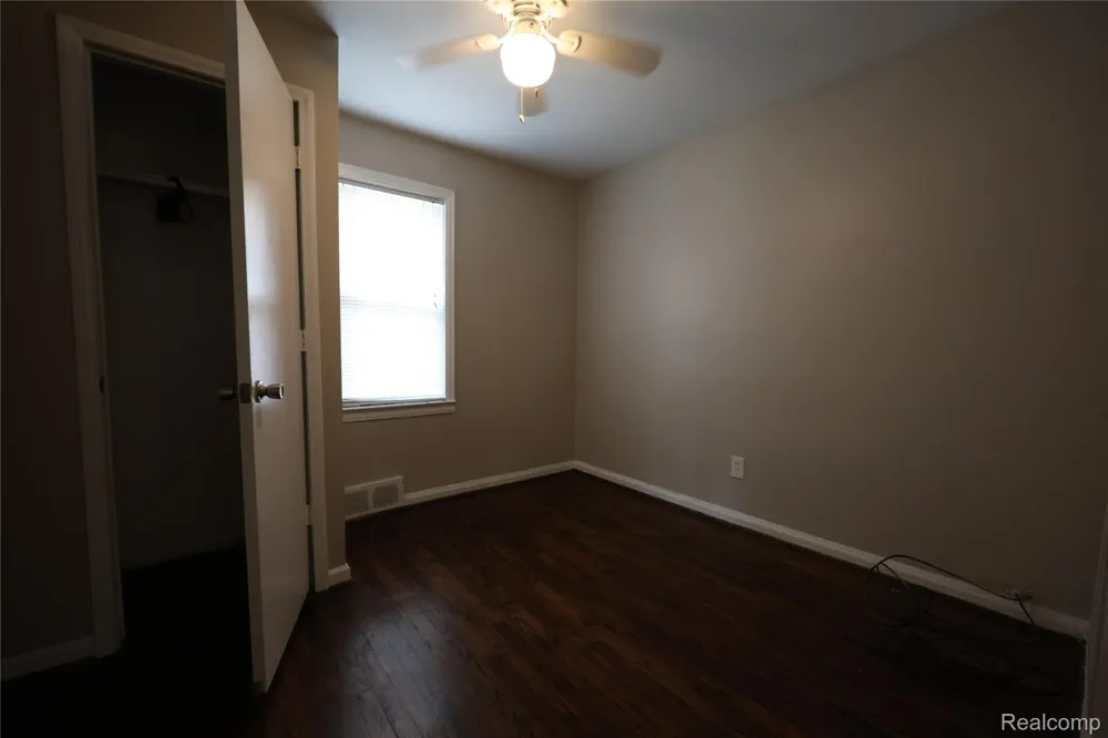 21751 ROSLYN ROAD Harper Woods City, MI 48225