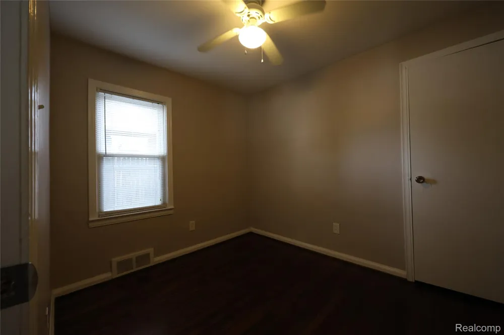 21751 ROSLYN ROAD Harper Woods City, MI 48225
