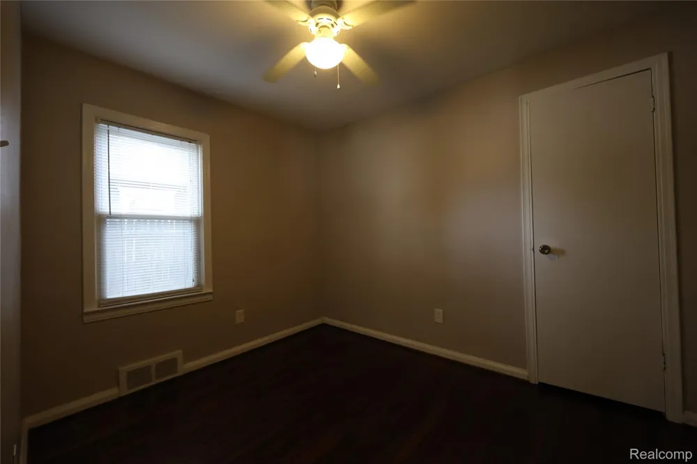 21751 ROSLYN ROAD Harper Woods City, MI 48225