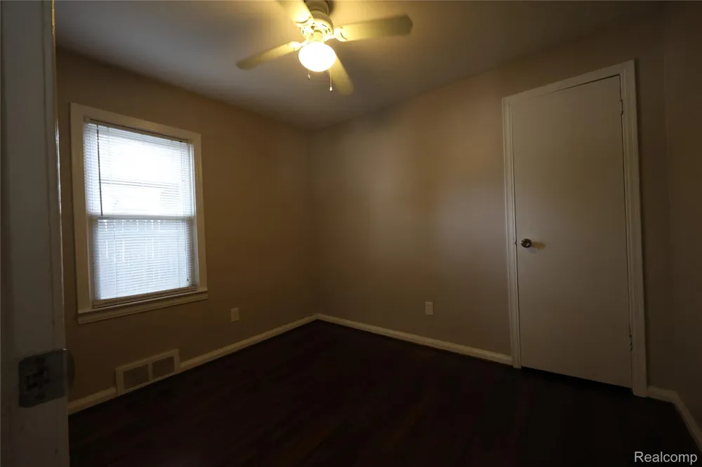 21751 ROSLYN ROAD Harper Woods City, MI 48225
