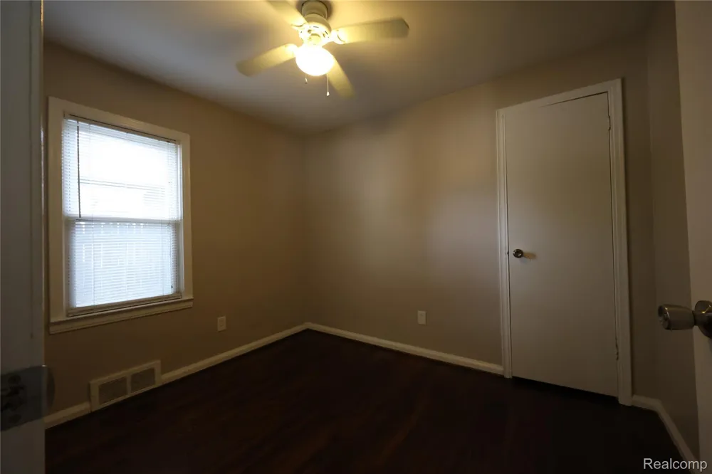 21751 ROSLYN ROAD Harper Woods City, MI 48225