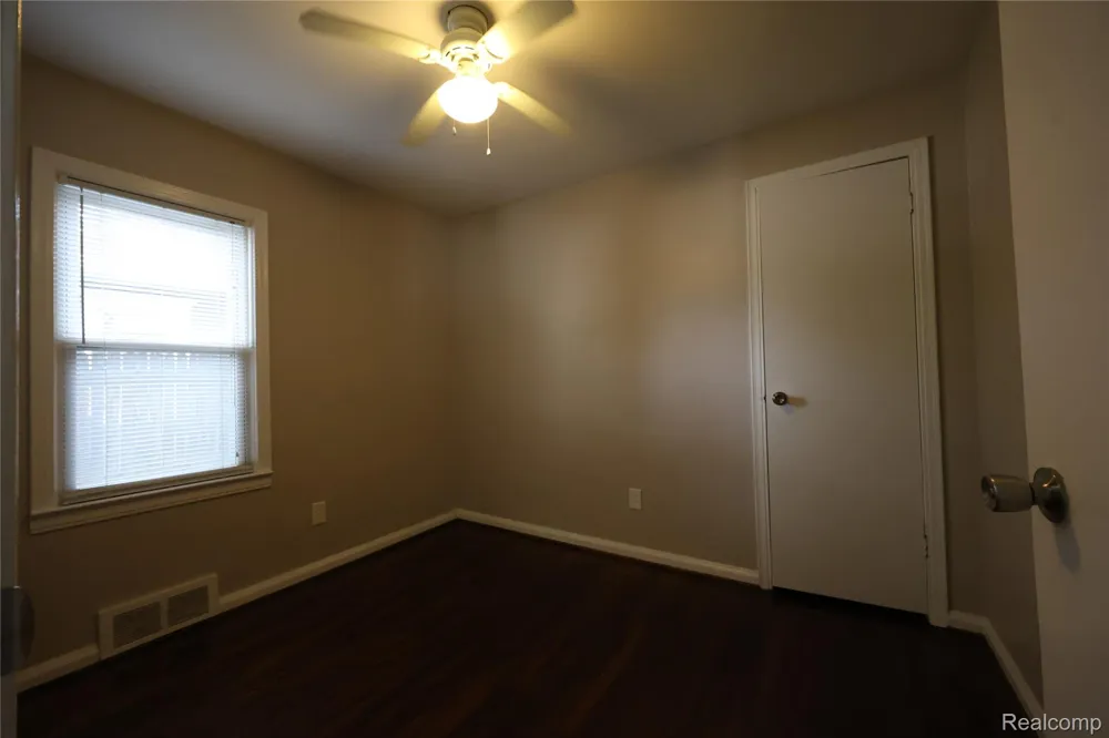 21751 ROSLYN ROAD Harper Woods City, MI 48225