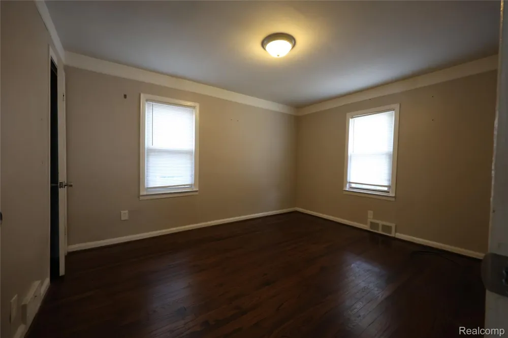 21751 ROSLYN ROAD Harper Woods City, MI 48225