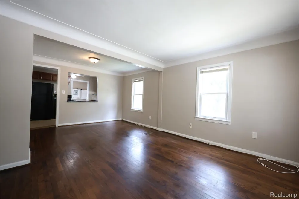 21751 ROSLYN ROAD Harper Woods City, MI 48225