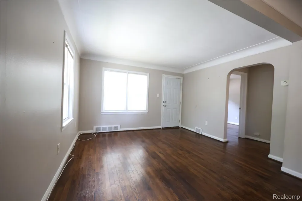 21751 ROSLYN ROAD Harper Woods City, MI 48225