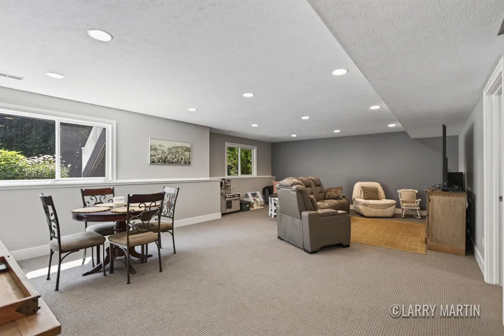 5982 Canal Avenue SW Wyoming City, MI 49418