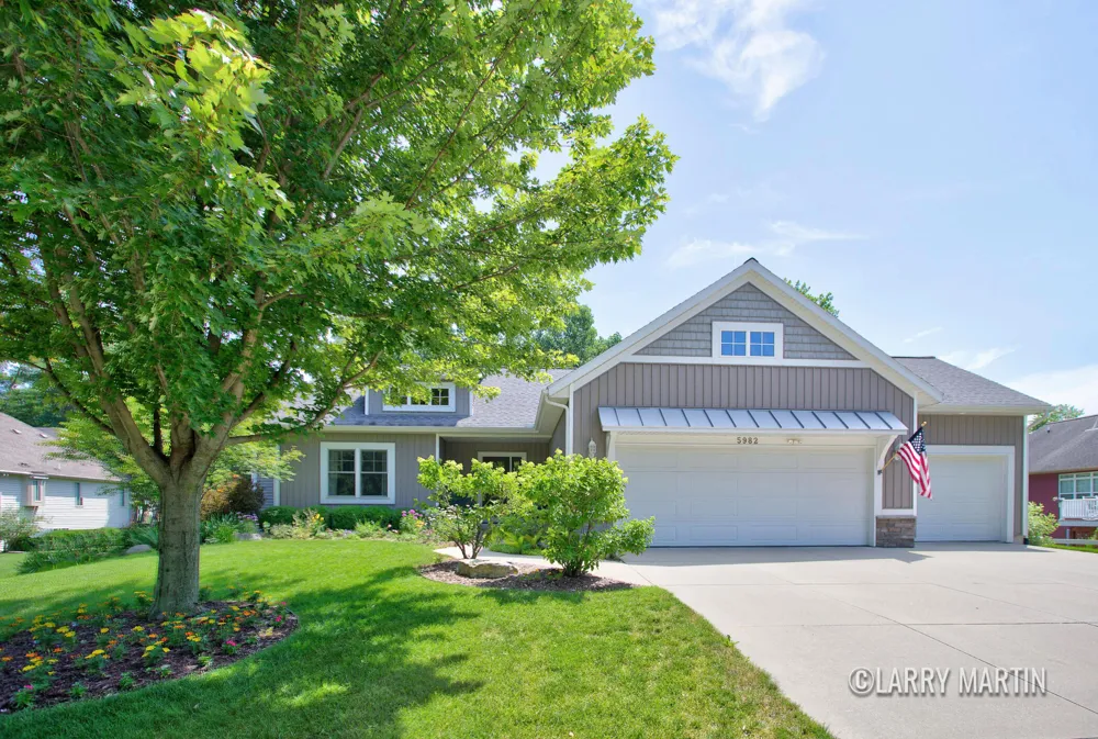5982 Canal Avenue SW Wyoming City, MI 49418