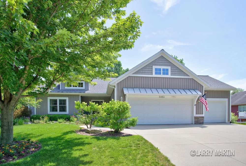 5982 Canal Avenue SW Wyoming City, MI 49418