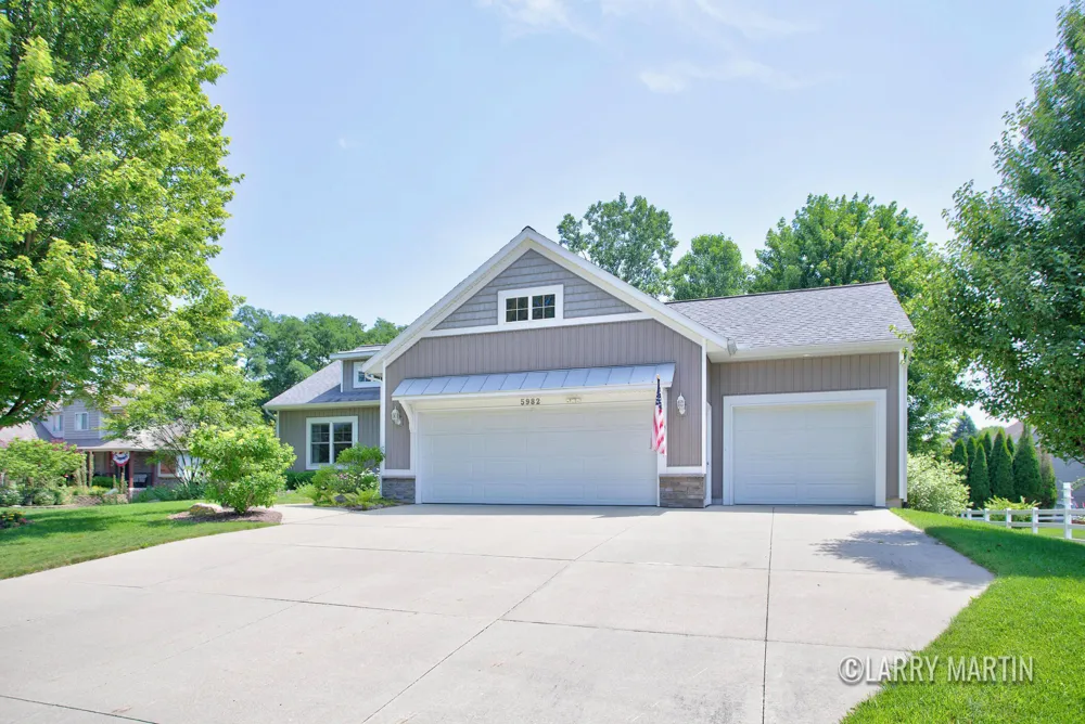 5982 Canal Avenue SW Wyoming City, MI 49418