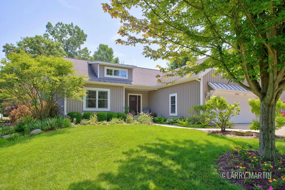 5982 Canal Avenue SW Wyoming City, MI 49418