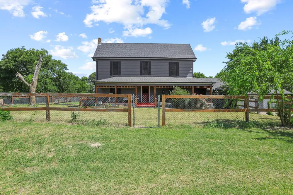 4453 Fm 902 Howe, TX 75459