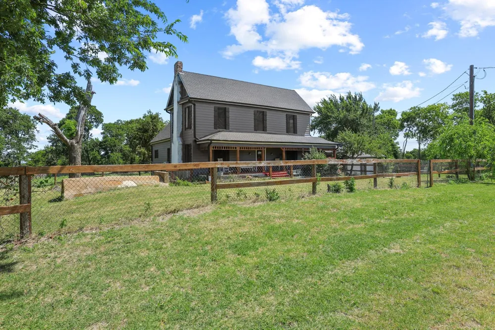4453 Fm 902 Howe, TX 75459