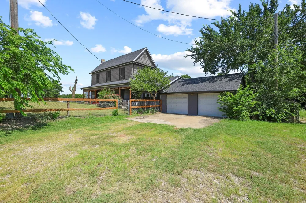 4453 Fm 902 Howe, TX 75459